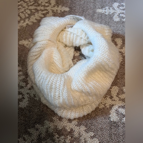 New York & Company Accessories - ⭐️New York & Company ⭐️ scarf ⭐️